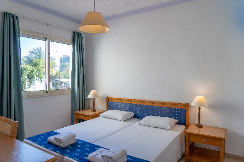 Paphos Gardens Holiday Resort - Oda