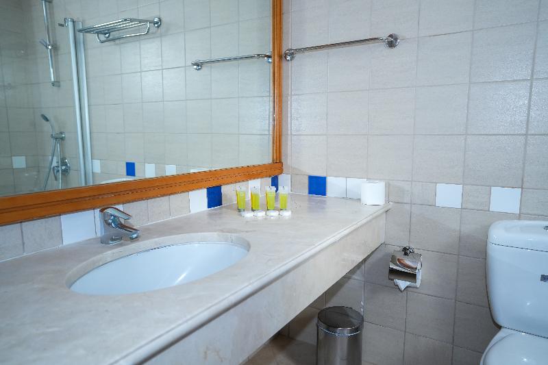 Paphos Gardens Holiday Resort - Oda