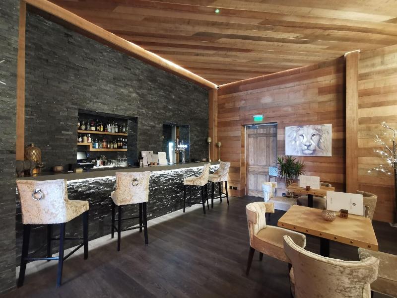 Stanhill Court - Bar
