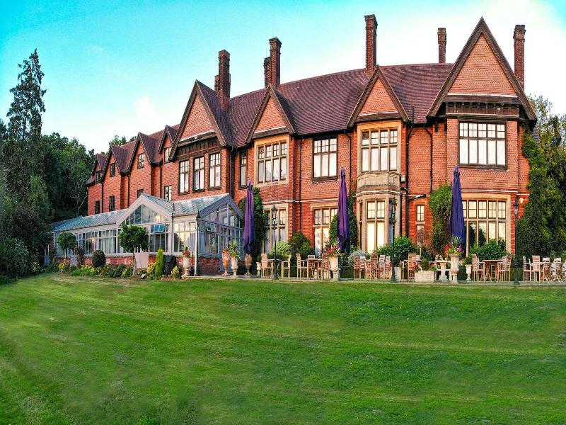 Stanhill Court - Genel