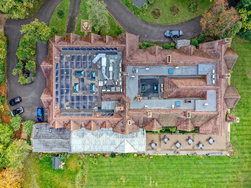 Stanhill Court - Genel