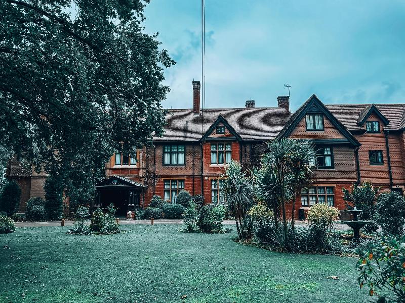 Stanhill Court - Genel