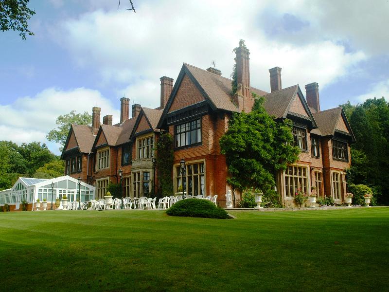 Stanhill Court - Genel