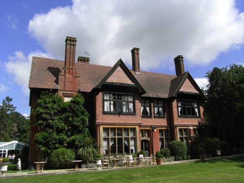 Stanhill Court - Genel