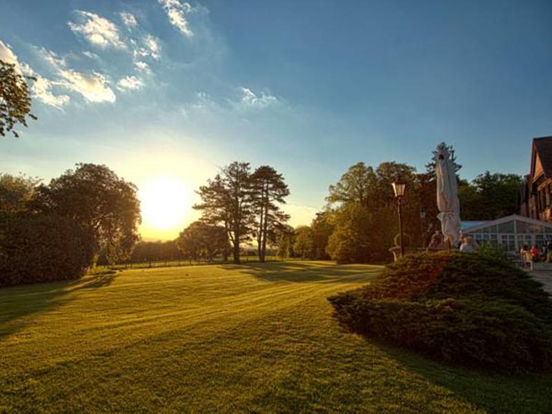 Stanhill Court - Teras
