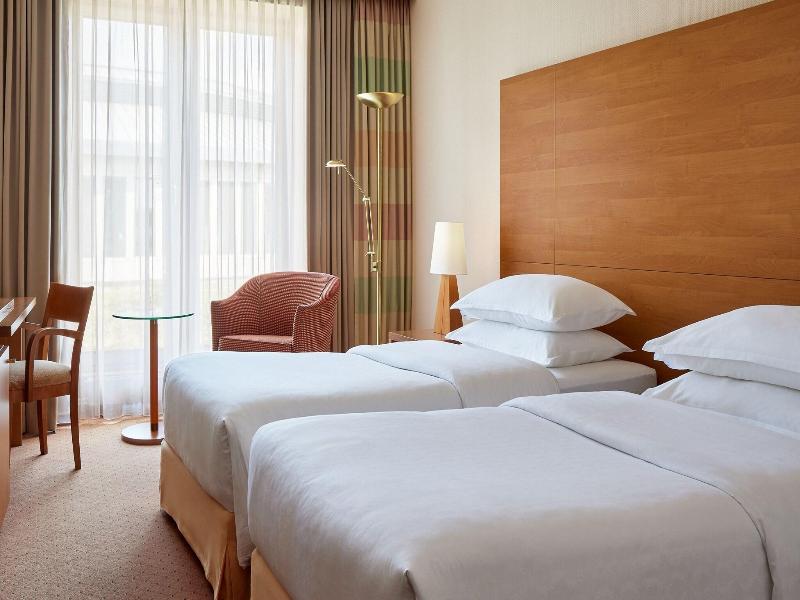 Sheraton Düsseldorf Airport - Oda