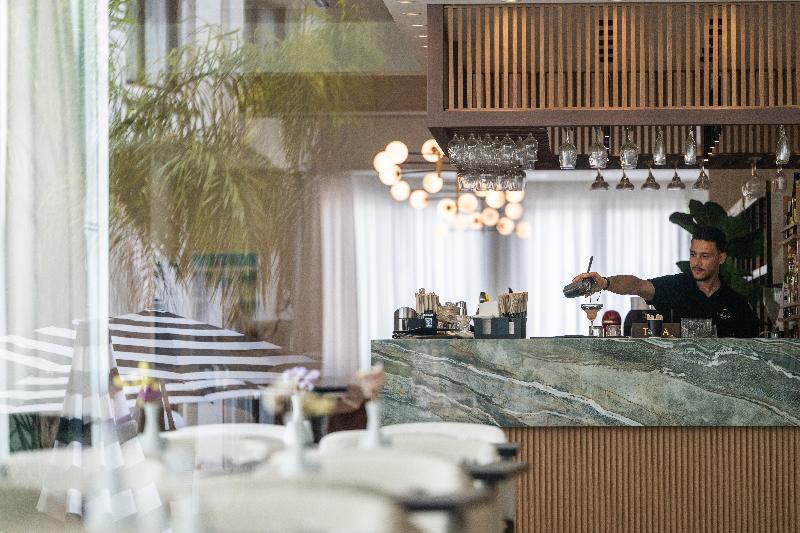 King Jason Paphos - Designed for adults - Bar