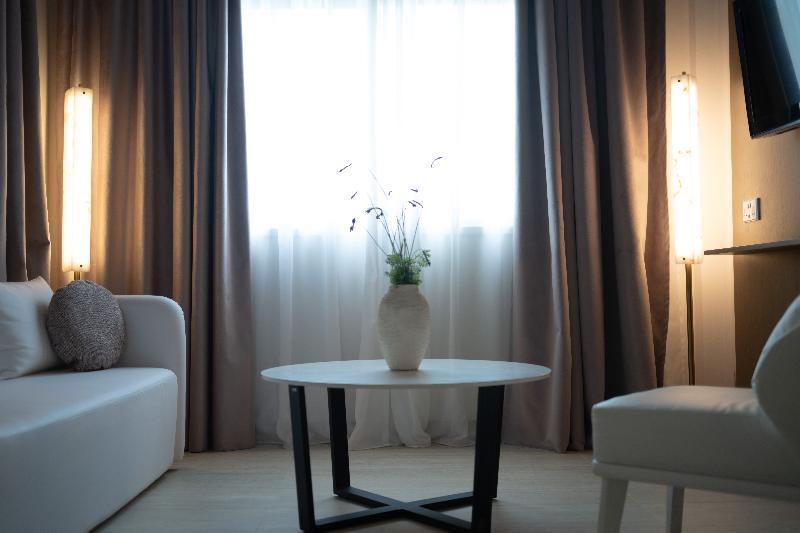 King Jason Paphos - Designed for adults - Oda