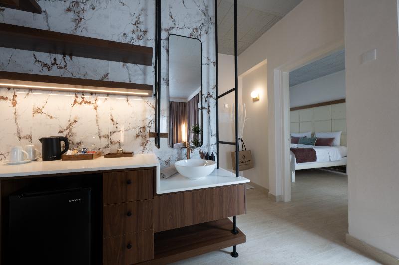 King Jason Paphos - Designed for adults - Oda