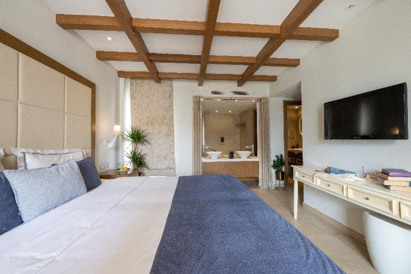 King Jason Paphos - Designed for adults - Oda