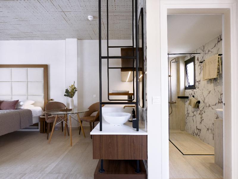 King Jason Paphos - Designed for adults - Oda