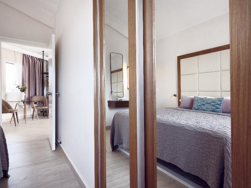 King Jason Paphos - Designed for adults - Oda