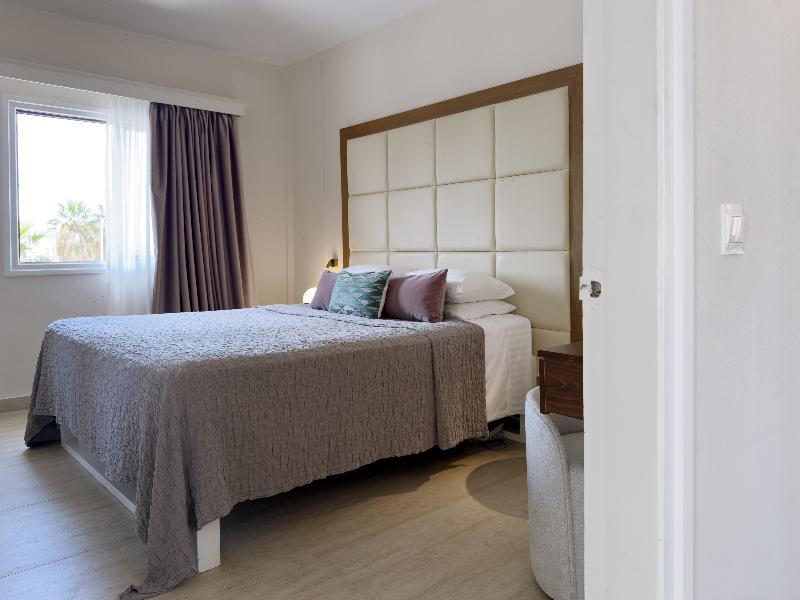 King Jason Paphos - Designed for adults - Oda