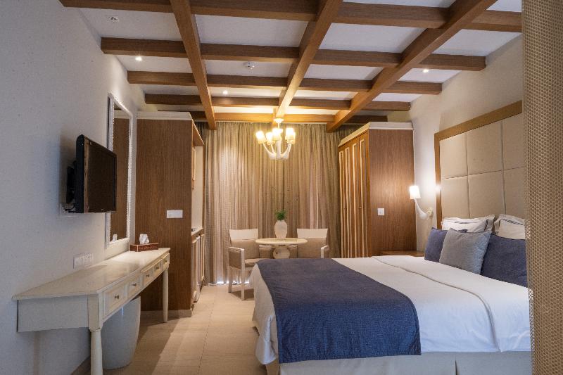 King Jason Paphos - Designed for adults - Oda