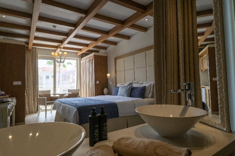 King Jason Paphos - Designed for adults - Oda