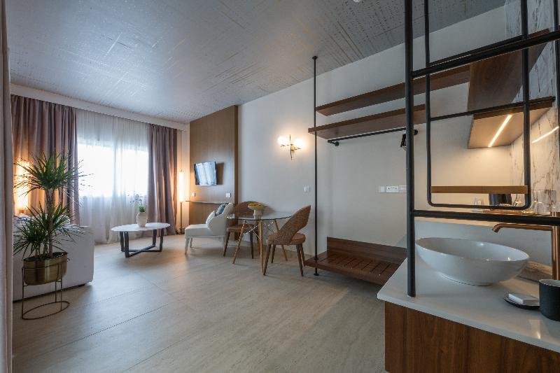 King Jason Paphos - Designed for adults - Oda