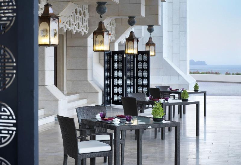 Al Bustan Palace, A Ritz-Carlton Hotel - Restoran