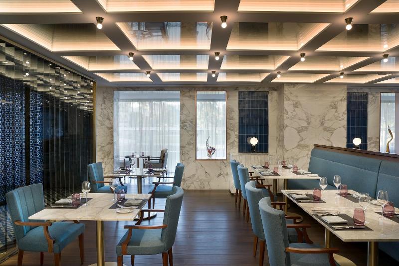 Al Bustan Palace, A Ritz-Carlton Hotel - Restoran