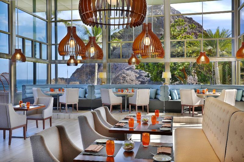 Al Bustan Palace, A Ritz-Carlton Hotel - Restoran