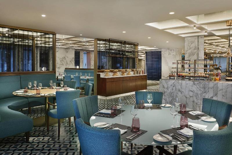 Al Bustan Palace, A Ritz-Carlton Hotel - Restoran