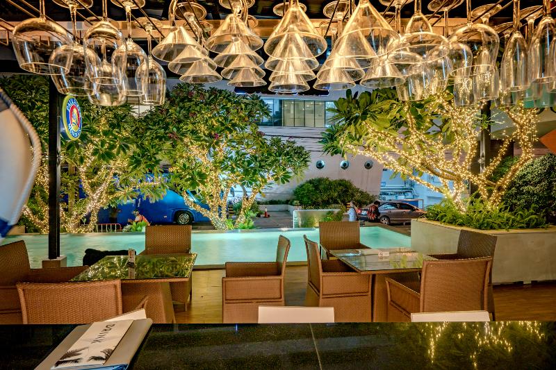 A-One Pattaya Beach Resort - Bar
