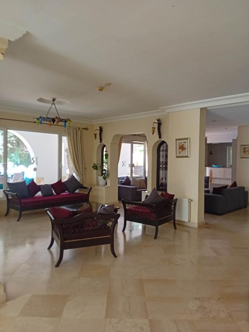 Hôtel Résidence Romane - Lobi
