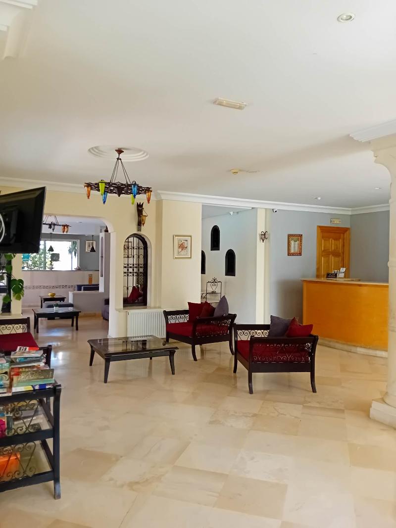 Hôtel Résidence Romane - Lobi