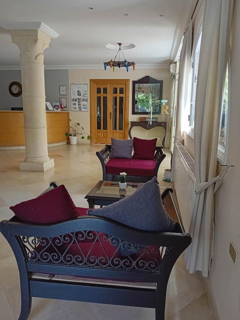 Hôtel Résidence Romane - Lobi