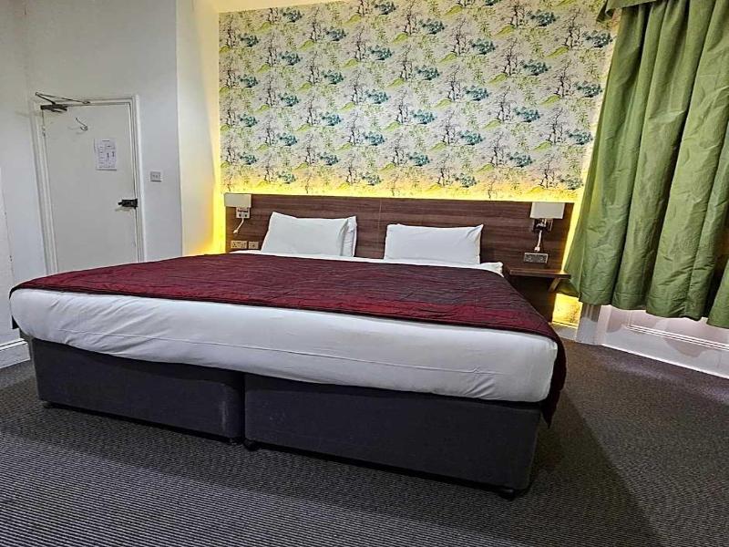 Chelsea House - Genel