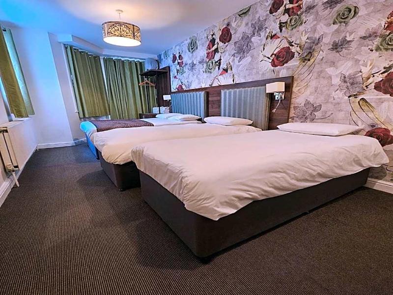 Chelsea House - Genel