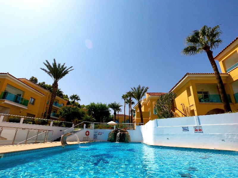 Malama Beach Holiday Village - Havuz