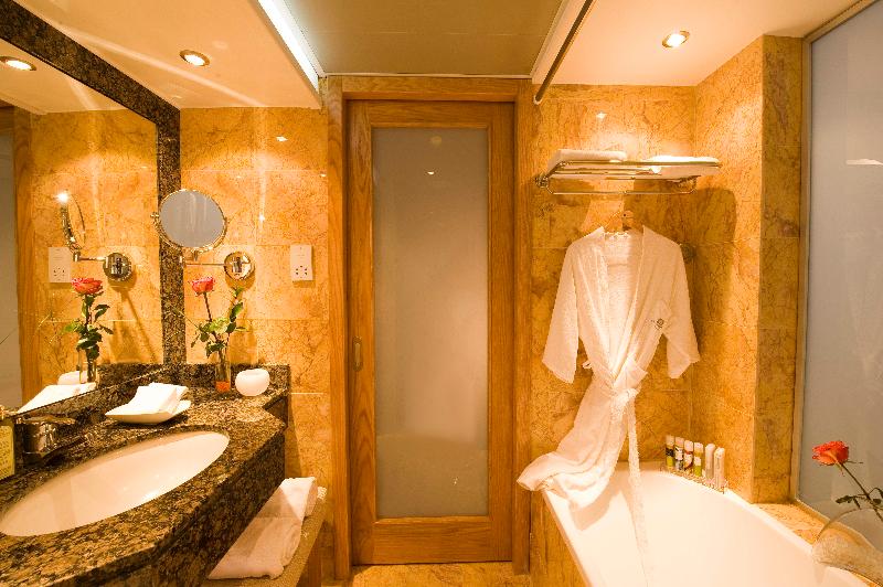 Constantinou Bros Pioneer Beach Hotel - Oda