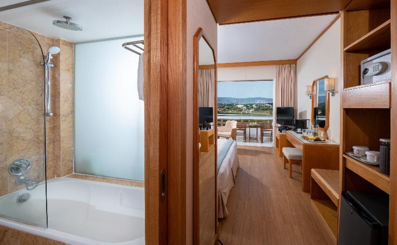Constantinou Bros Pioneer Beach Hotel - Oda