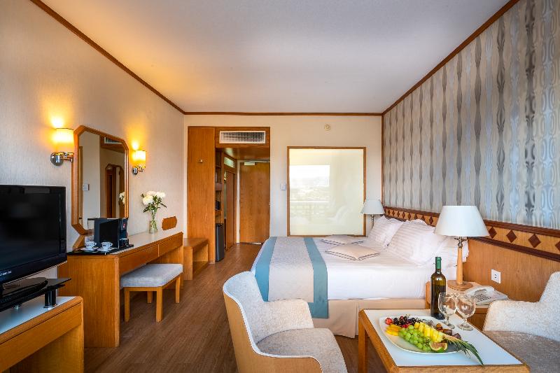 Constantinou Bros Pioneer Beach Hotel - Oda
