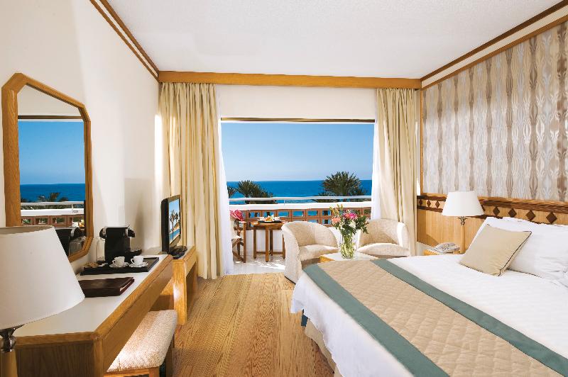 Constantinou Bros Pioneer Beach Hotel - Oda