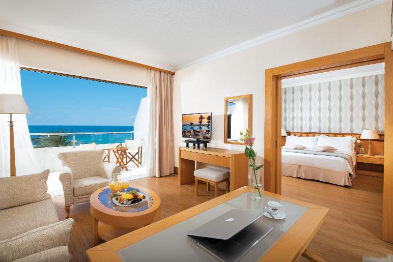 Constantinou Bros Pioneer Beach Hotel - Oda