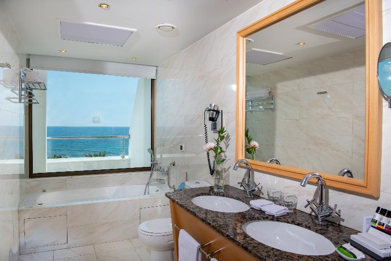 Constantinou Bros Pioneer Beach Hotel - Oda