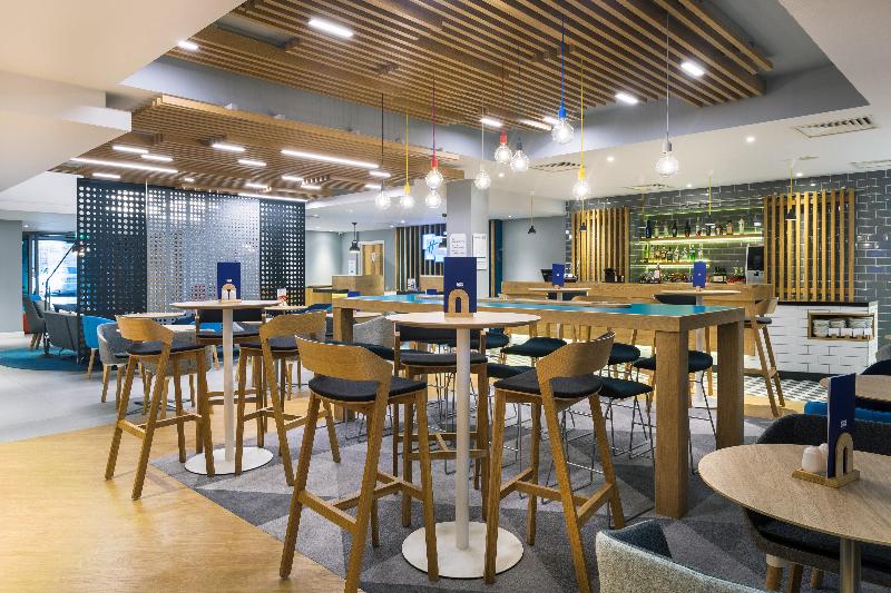 Holiday Inn Express Watford Junction - Bar