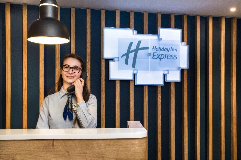 Holiday Inn Express Watford Junction - Lobi