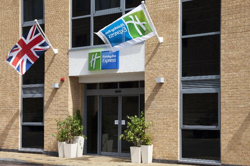 Holiday Inn Express Watford Junction - Genel