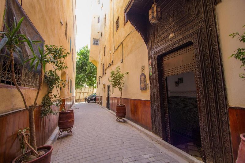 Riad Damia - Genel