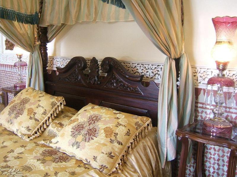 Riad Damia - Genel