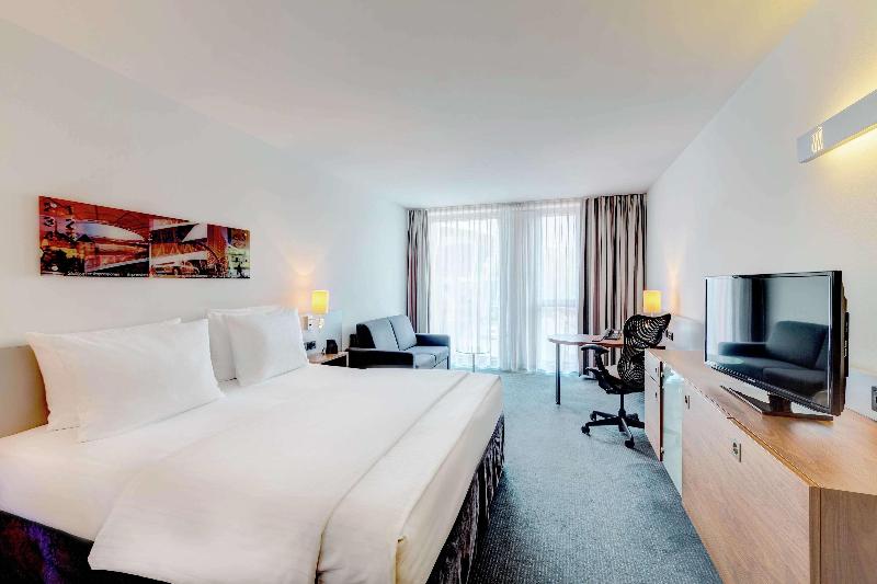 Hilton Garden Inn Stuttgart NeckarPark - Oda