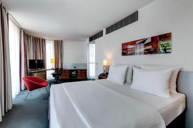 Hilton Garden Inn Stuttgart NeckarPark - Oda