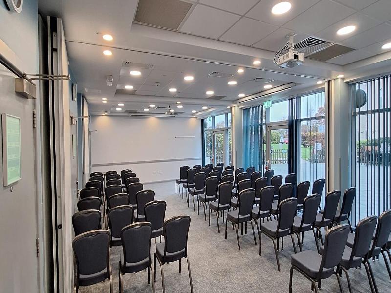 Holiday Inn London Luton North - Toplantı