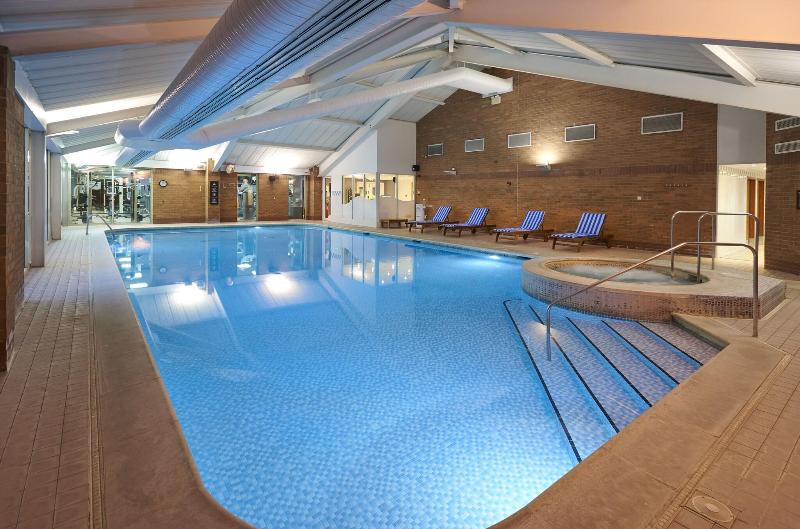 Doubletree by Hilton Newbury North - Havuz