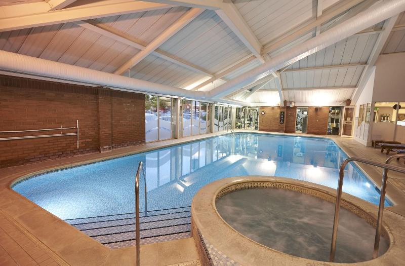 Doubletree by Hilton Newbury North - Havuz
