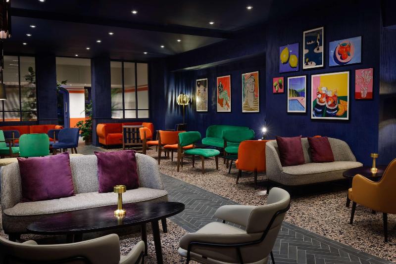 Hilton Cobham - Bar