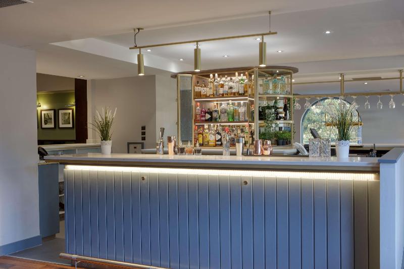Hilton Cobham - Bar