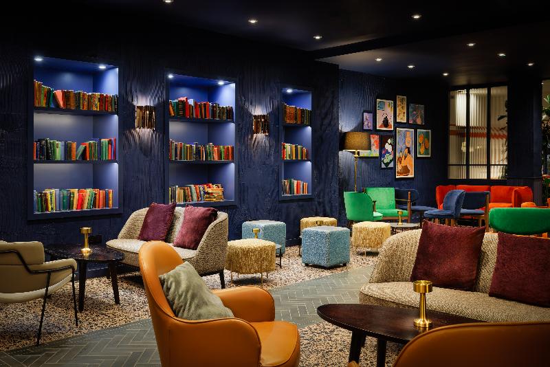 Hilton Cobham - Bar